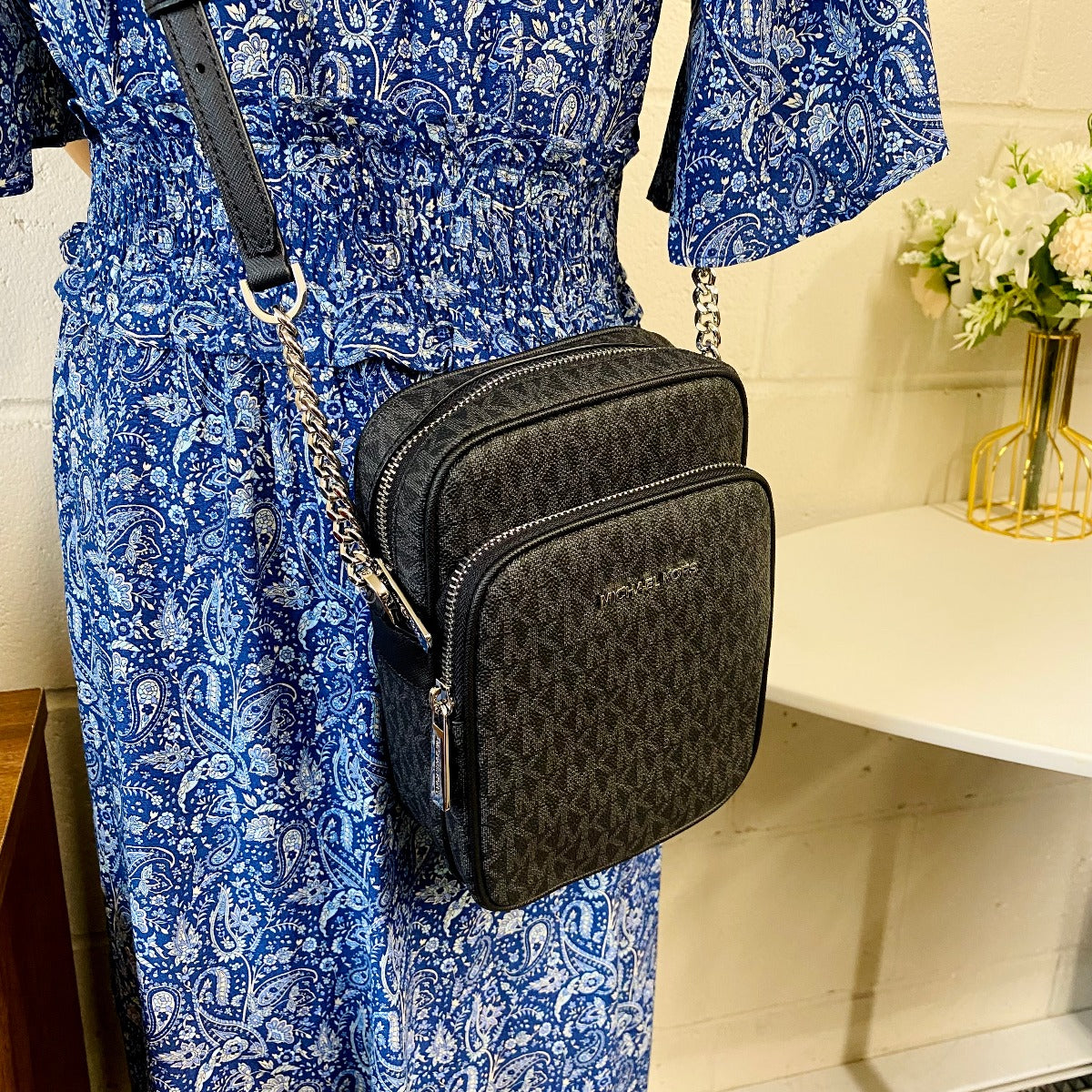 MICHAEL KORS 35F1STVC2B JET SET TRAVEL MEDIUM CROSSBODY BAG MK BLACK MICHAEL KORS 35F1STVC2B JET SET TRAVEL MEDIUM CROSSBODY BAG MK BLACK